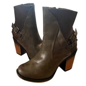 Pierre Dumas Ravenna Womens Boots 6M Brown Faux Leather Buckles Zip Side